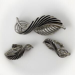 Vintage Coro Pegasus Leaf Earrings & Brooch Silver Tone Set MCM Modernist Clipon